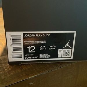 Jordan - Play Slides - Cherrywood Ted/Sail-Black